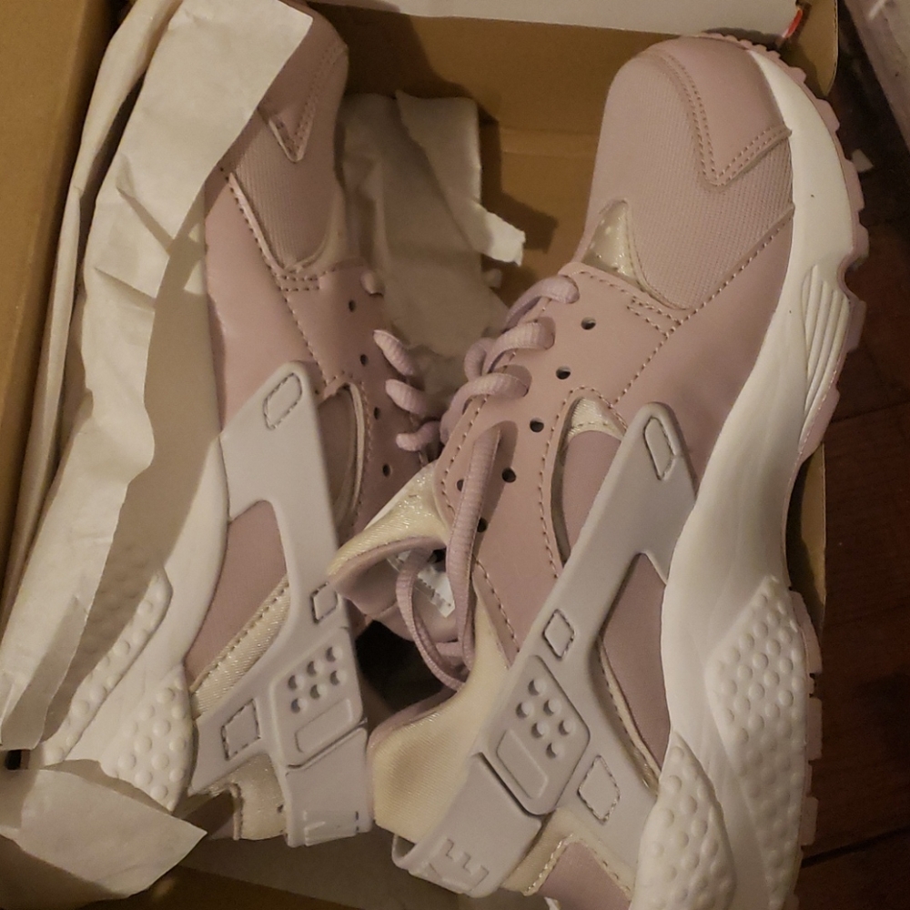 Nike huarache size 5